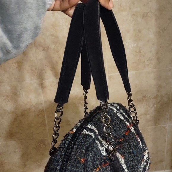 Vera Bradley Black and White Plaid Shoulder Bag - Picture 7 of 11